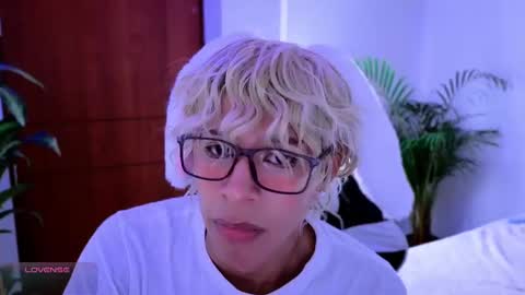 Snapshot of taichi_bluy chatting on 10.09.25 taichi online show from 10.09.25