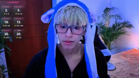 Snapshot of taichi_bluy chatting on 10.27.25 taichi online show from 10.27.25