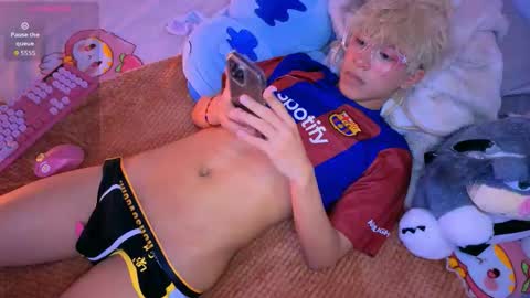 Snapshot of taichi_bluy chatting on 10.30.25 taichi online show from 10.30.25