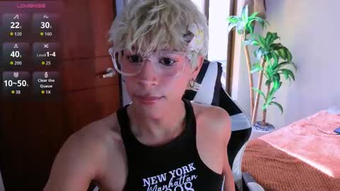 Snapshot of taichi_bluy chatting on 11.03.25 taichi online show from 11.03.25