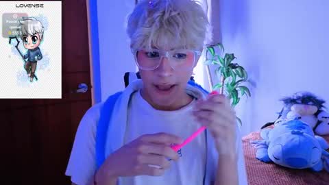 Snapshot of taichi_bluy chatting on 11.11.25 taichi online show from 11.11.25