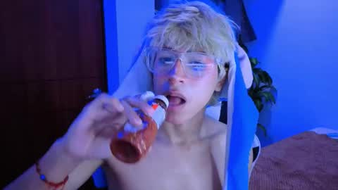 Snapshot of taichi_bluy chatting on 11.13.25 taichi online show from 11.13.25