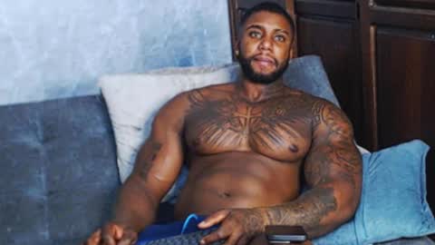 Tairon Tucke online show from 12.30.24