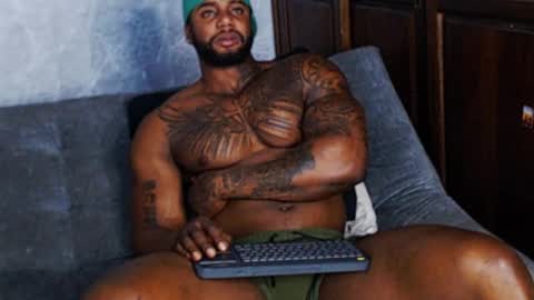 Tairon Tucke online show from 01.09.25