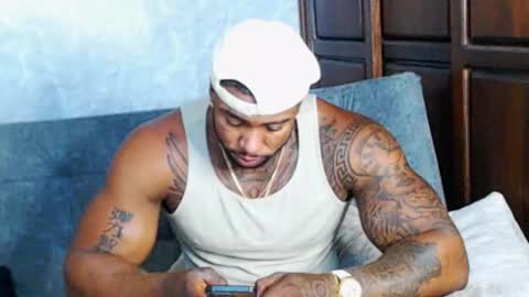 Tairon Tucke online show from 01.15.25