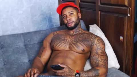 Tairon Tucke online show from 01.30.25