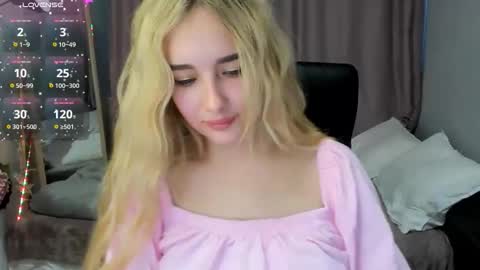Snapshot of taisia_hot chatting on 05.15.26 Taisia online show from 05.15.26