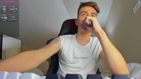 Snapshot of taisonbrownx chatting on 12.29.24 Taison online show from 12.29.24