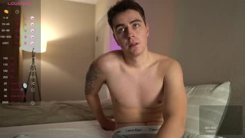 Snapshot of taisonbrownx chatting on 10.01.25 Taison online show from 10.01.25