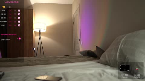 Snapshot of taisonbrownx chatting on 10.26.25 Taison online show from 10.26.25