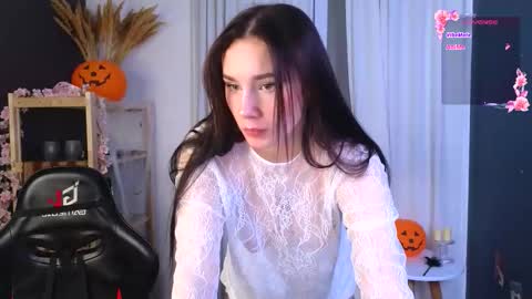 Snapshot of taissa_farmiga chatting on 11.03.25 Lizzy online show from 11.03.25