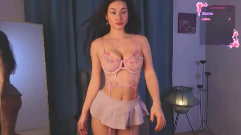 Snapshot of taissa_farmiga chatting on 11.11.25 Lizzy online show from 11.11.25