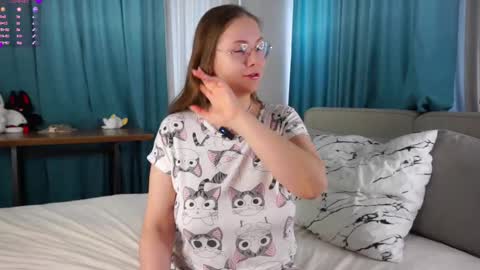 Molly online show from 03.30.26