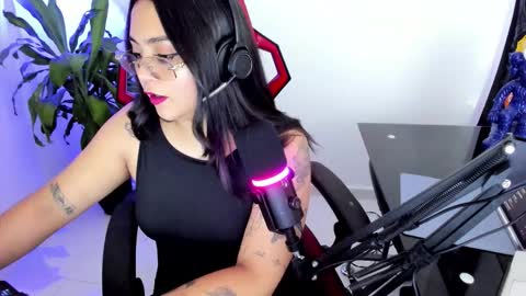 Snapshot of takaragr chatting on 10.14.25 kalagr online show from 10.14.25