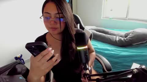 Snapshot of takaragr chatting on 11.12.25 kalagr online show from 11.12.25