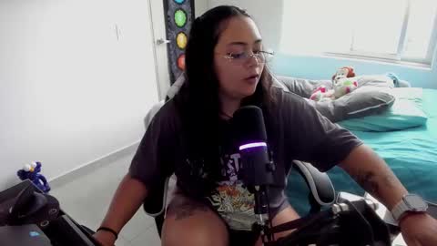 Snapshot of takaragr chatting on 11.13.25 kalagr online show from 11.13.25