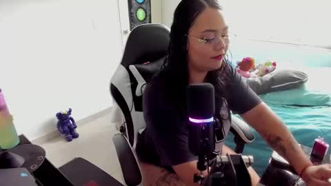 Snapshot of takaragr chatting on 11.14.25 kalagr online show from 11.14.25