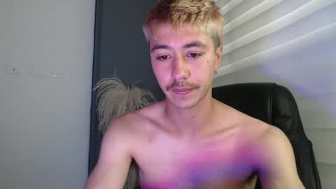 Snapshot of talhi_ chatting on 02.05.25 talhi_ online show from 02.05.25