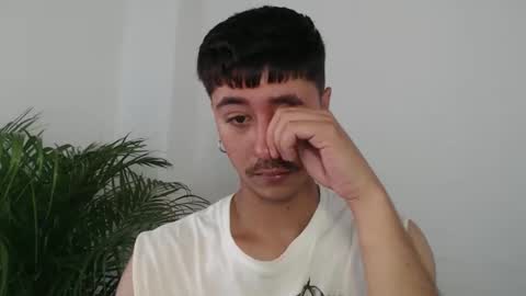 Snapshot of talhi_ chatting on 10.29.25 talhi_ online show from 10.29.25