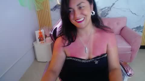 Snapshot of tamara_ch1 chatting on 10.14.25 tamara_ch1 online show from 10.14.25