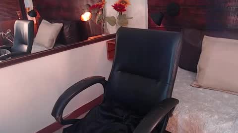    online show from 02.01.25