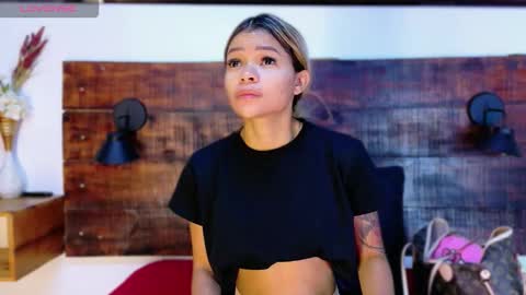 Snapshot of tamara_sanz1 chatting on 02.14.26 online show from 02.14.26