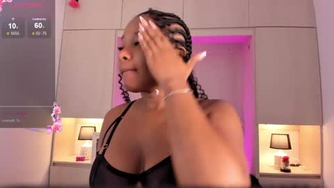 Snapshot of tamarazaki chatting on 12.19.24 Tami online show from 12.19.24