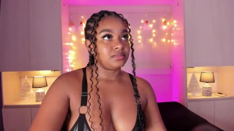 Snapshot of tamarazaki chatting on 12.29.24 Tami online show from 12.29.24