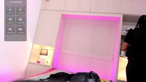 Snapshot of tamarazaki chatting on 01.28.25 Tami online show from 01.28.25