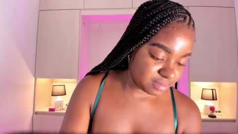 Snapshot of tamarazaki chatting on 01.28.25 Tami online show from 01.28.25