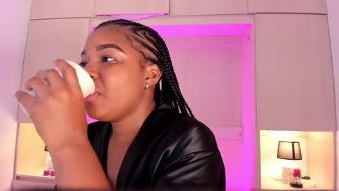 Snapshot of tamarazaki chatting on 02.01.25 Tami online show from 02.01.25