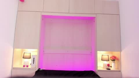 Snapshot of tamarazaki chatting on 02.22.25 Tami online show from 02.22.25