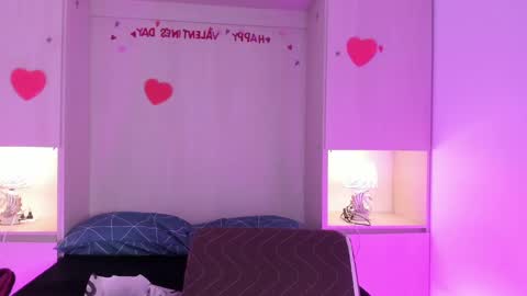 Snapshot of tamarazaki chatting on 03.05.25 Tami online show from 03.05.25