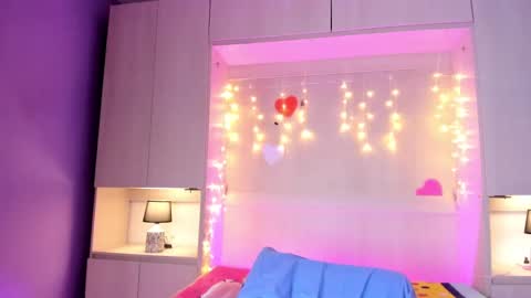 Snapshot of tamarazaki chatting on 03.09.25 Tami online show from 03.09.25