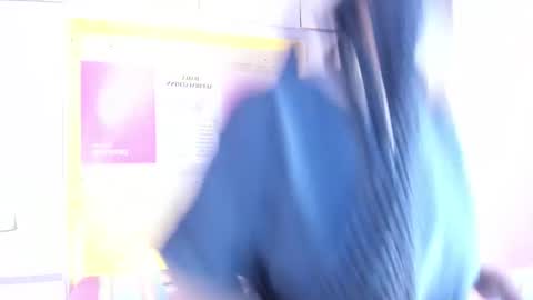 Snapshot of tamarazaki chatting on 09.18.25 Tami online show from 09.18.25