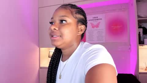 Snapshot of tamarazaki chatting on 09.28.25 Tami online show from 09.28.25