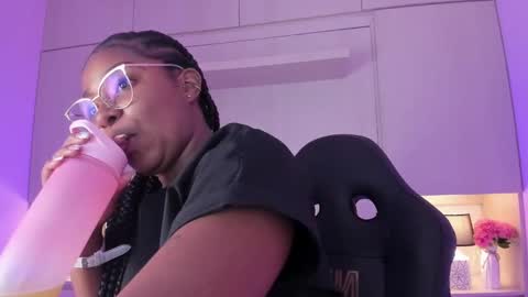 Snapshot of tamarazaki chatting on 09.30.25 Tami online show from 09.30.25