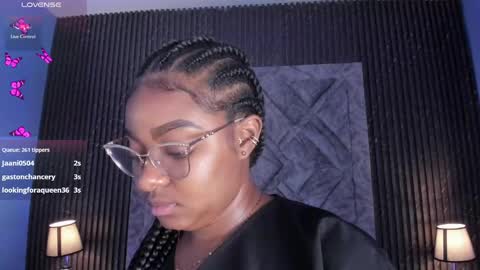 Snapshot of tamarazaki chatting on 10.07.25 Tami online show from 10.07.25