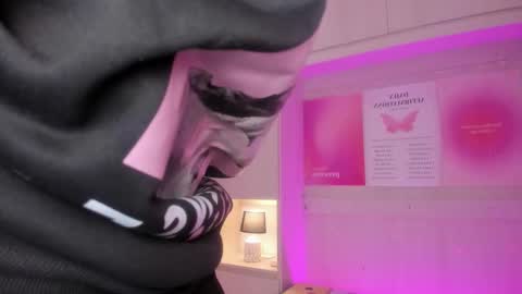 Snapshot of tamarazaki chatting on 10.12.25 Tami online show from 10.12.25