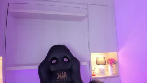 Snapshot of tamarazaki chatting on 10.14.25 Tami online show from 10.14.25