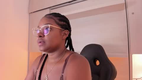 Snapshot of tamarazaki chatting on 10.16.25 Tami online show from 10.16.25