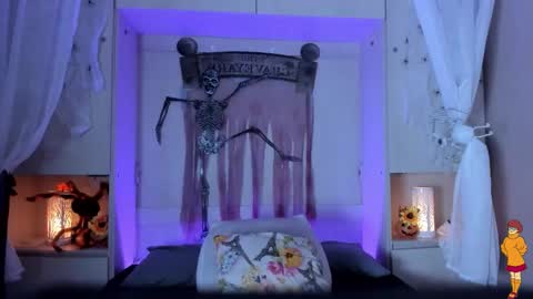 Snapshot of tamarazaki chatting on 10.18.25 Tami online show from 10.18.25