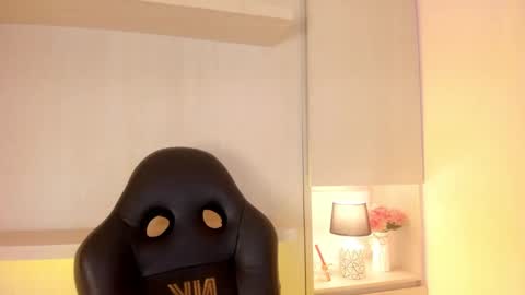 Snapshot of tamarazaki chatting on 10.23.25 Tami online show from 10.23.25