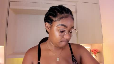 Snapshot of tamarazaki chatting on 11.03.25 Tami online show from 11.03.25