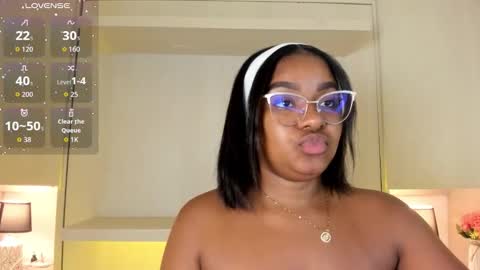 Snapshot of tamarazaki chatting on 11.06.25 Tami online show from 11.06.25