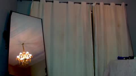 Snapshot of tamiriscampos chatting on 10.18.25 BrazilianFIT online show from 10.18.25