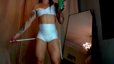 Snapshot of tamiriscampos chatting on 10.25.25 BrazilianFIT online show from 10.25.25