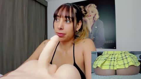 Snapshot of tamy_bennett chatting on 10.24.25 Tamara online show from 10.24.25