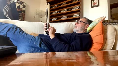 Dominique online show from 01.11.25