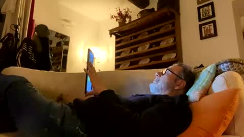 Dominique online show from 02.04.25